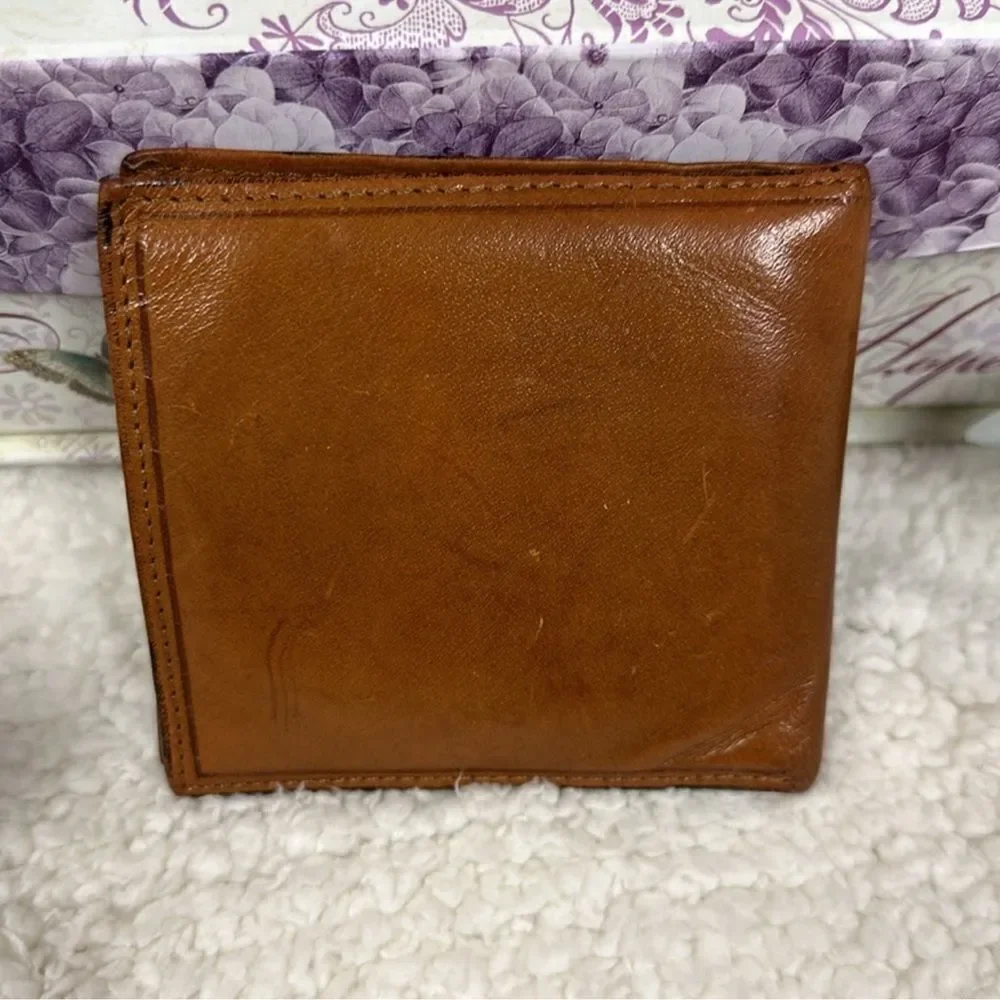 GUESS Tan Camel Brown Genuine Leather Billfold Bifold Wallet